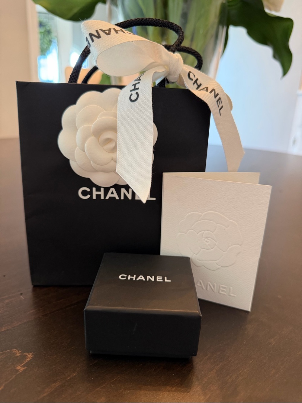 CHANEL Gold CC earrings. - Picture 4 of 4